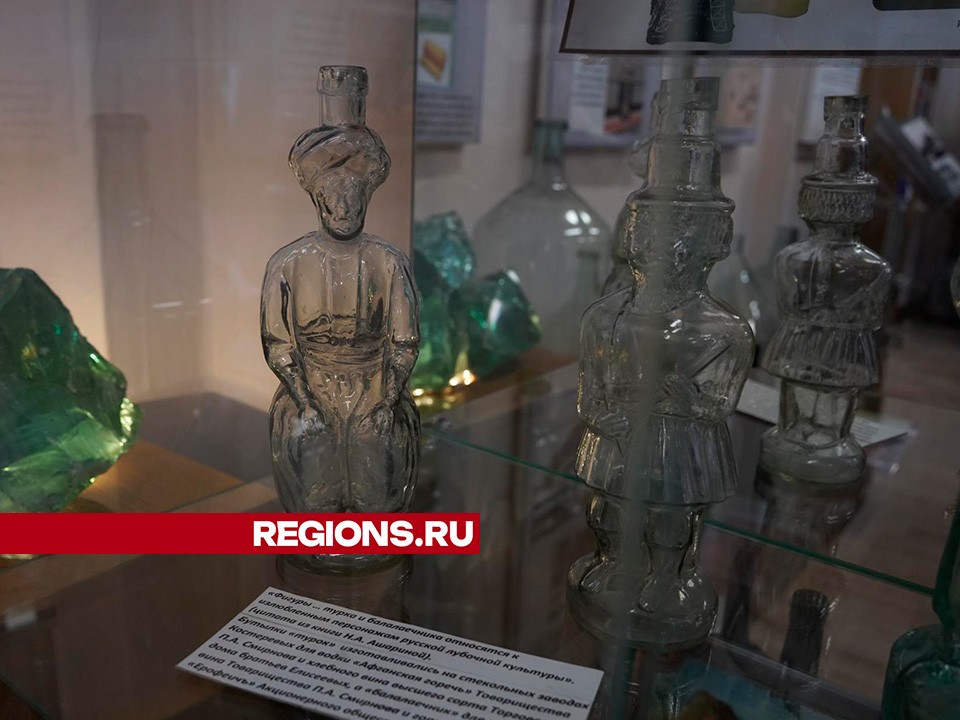 Фигурные бутылки и мозаика: богатое наследие стеклодувов хранится в Мишеронском музее