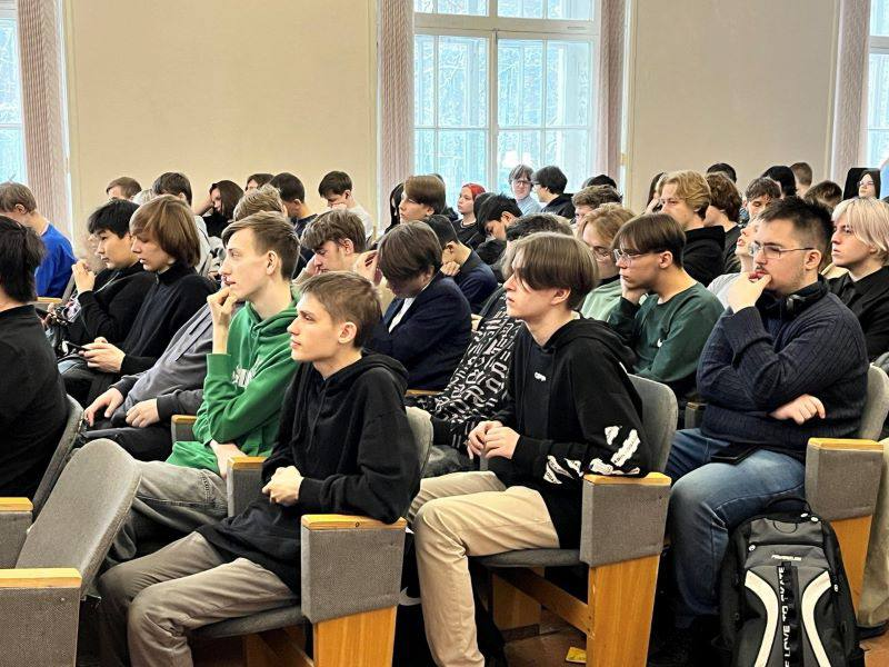 Студентам Авиационного техникума напомнили о комендантском часе и правилах поведения в общественных местах