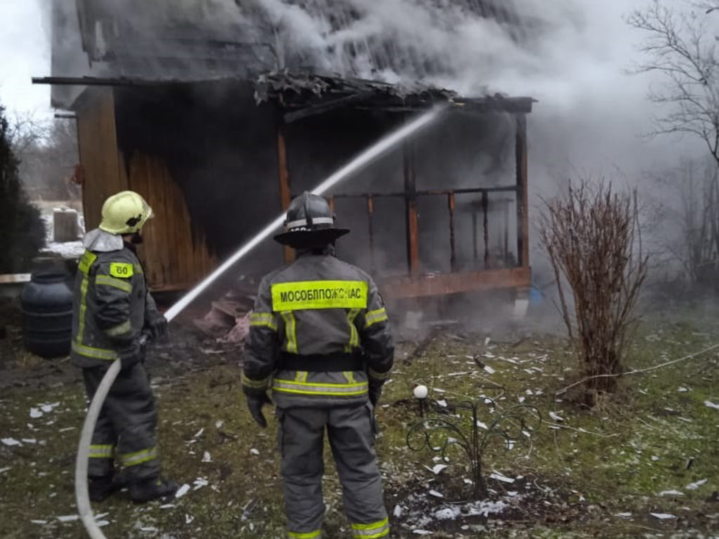 Сарай сгорел в деревне Старокурово городского округа Ступино