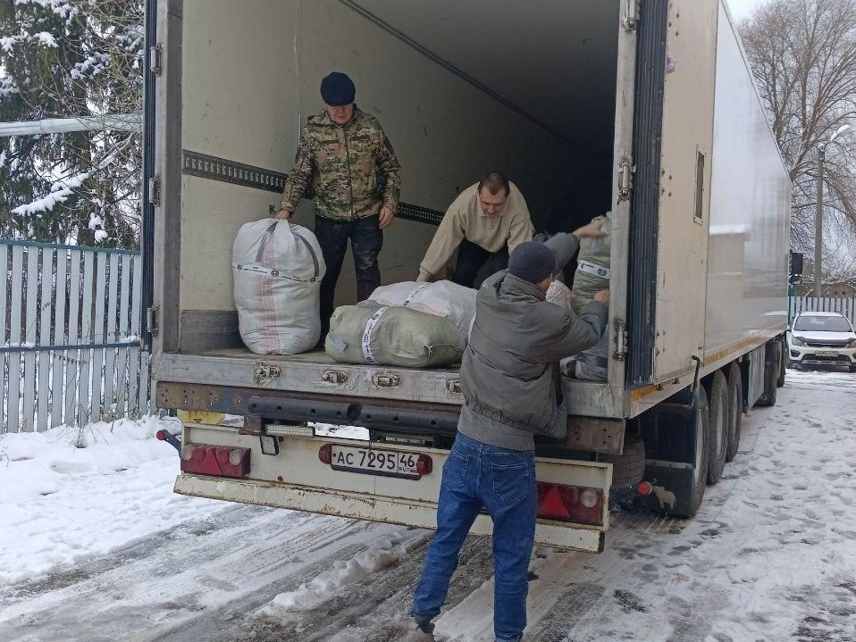 Фуру с гуманитарной помощью отправили из Рузы пострадавшим жителям Курска