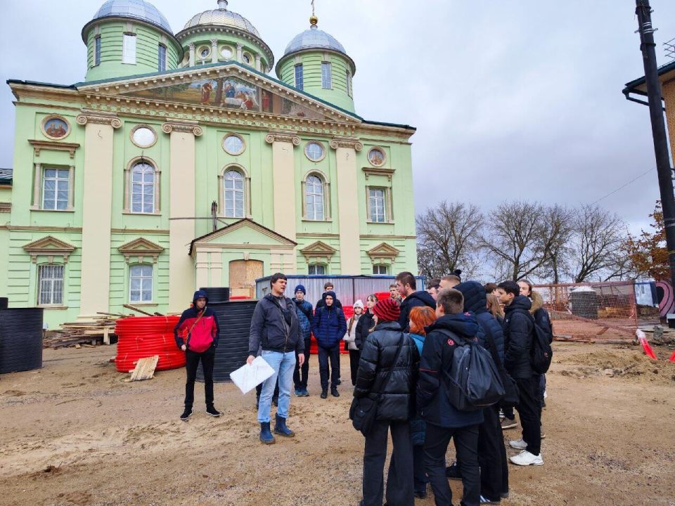 Экскурсию по главному объекту благоустройства в Клину провели для студентов