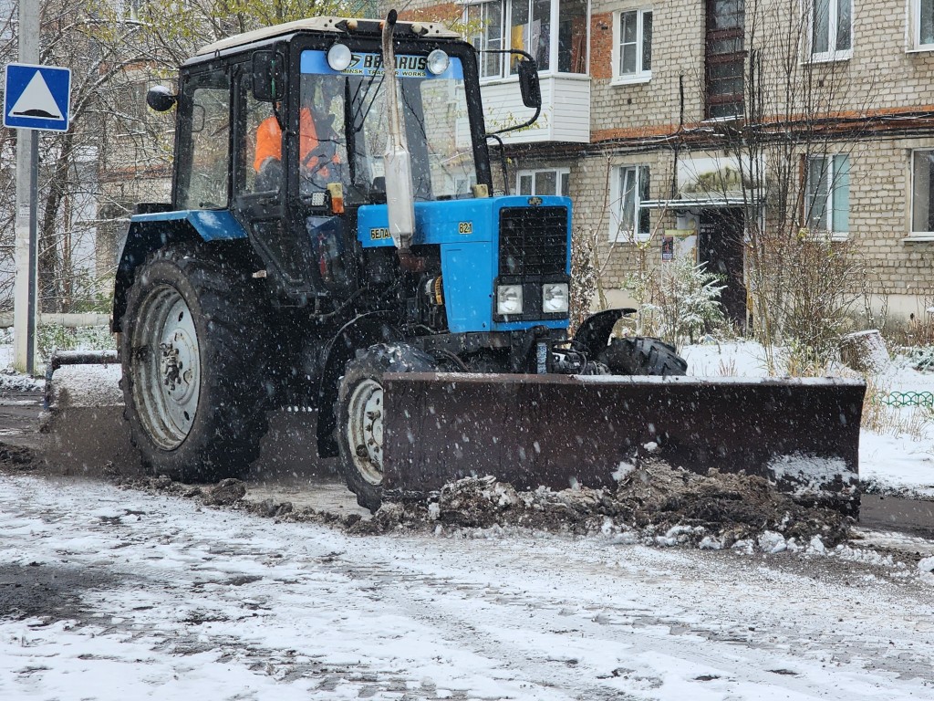 Городские службы Шатуры вышли на расчистку дворов и обработку дорог против гололеда