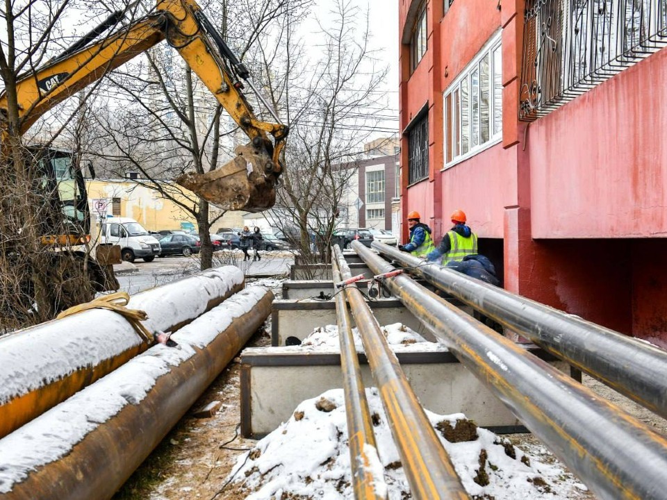 На улице Пожарского заменили более 300 метров труб для бесперебойной подачи воды и тепла в дома