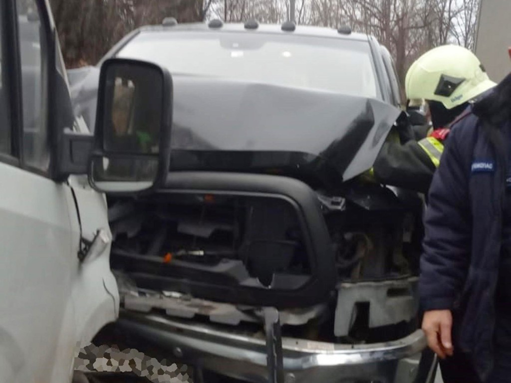 Лобовое столкновение трех автомобилей произошло в Ступине