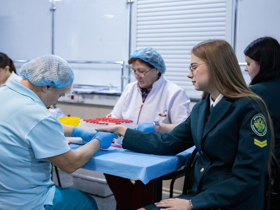 Студенты таможенной академии выдержали диету и сдали качественную донорскую кровь