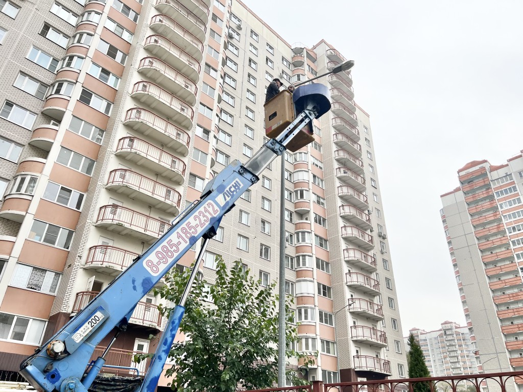 Уличное освещение в Рошале включат до 15.30 после замены оборудования