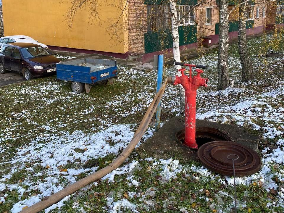 Коммунальщики промыли магистрали холодного водоснабжения в селе Онуфриево