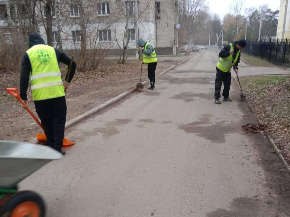 Дороги и дворы Дмитровского округа начали готовить к зимнему сезону