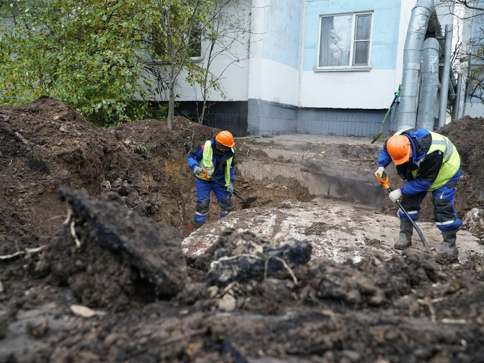 Специалисты ТСК «Мосэнерго» ремонтируют теплосети более чем на 10 адресах в Химках