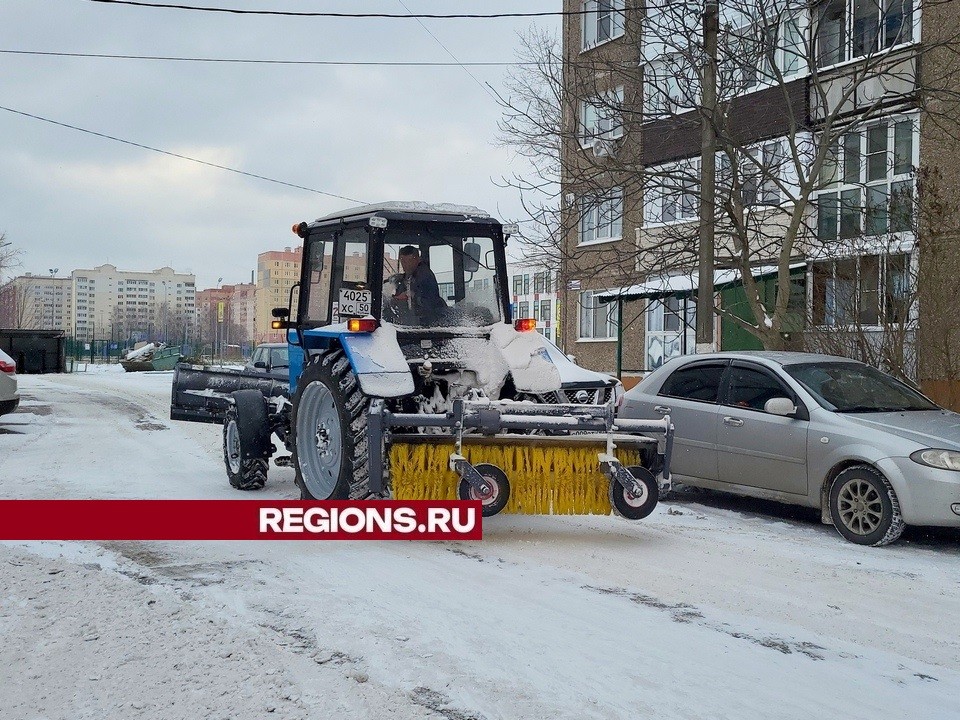 Луховицкие дорожные службы с помощью песка победили циклон «Каэтано»