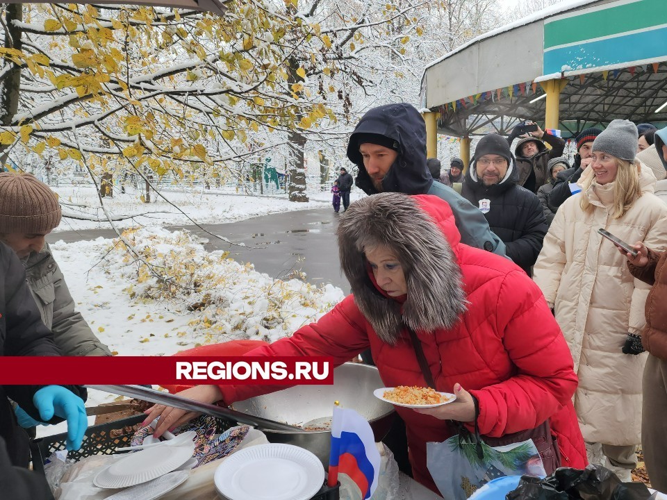 Узбекским пловом угостили жителей Химок на празднике в честь Дня народного единства