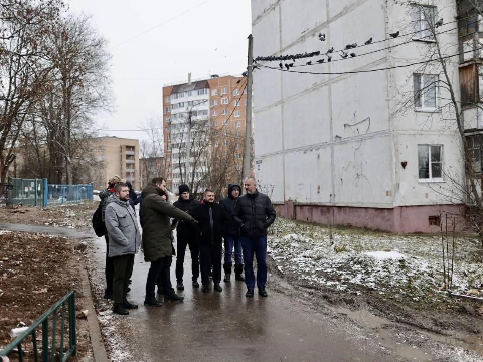 Новые скамейки и полусферы установят во дворах на улице Гагарина