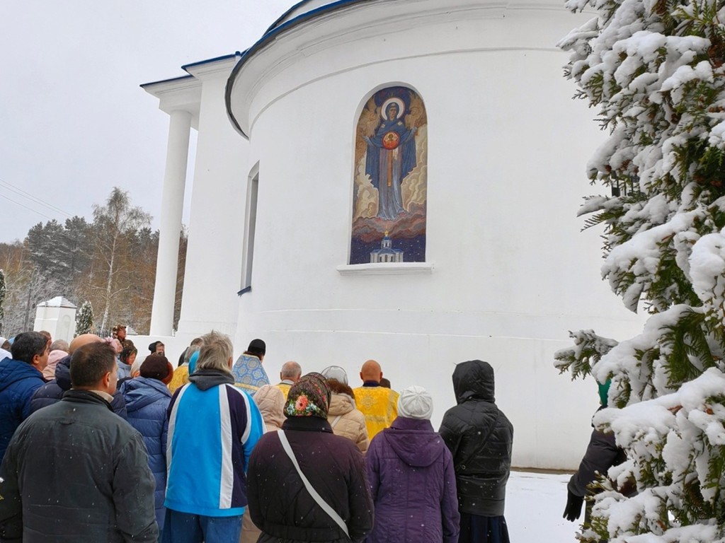 Новая мозаичная икона Пресвятой Богородицы «Знамение» украсила храм в Старой Кашире