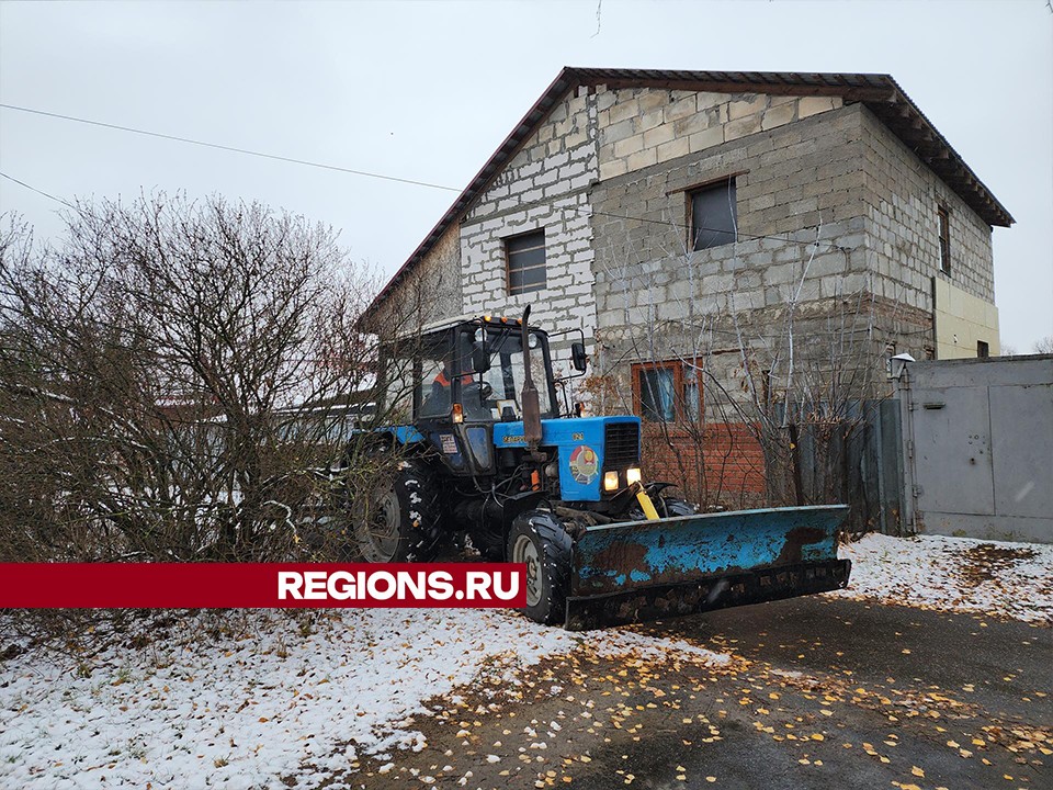 Сотни коммунальщиков ликвидируют последствия снегопада в Серпухове