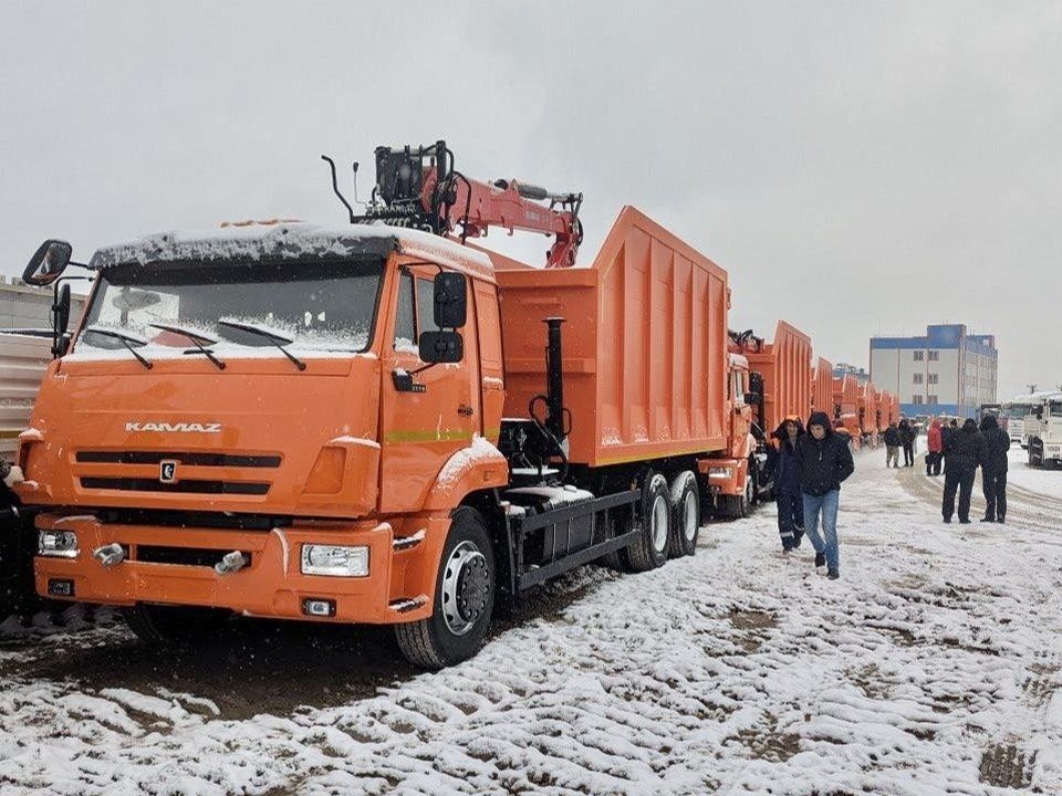 Городским округам Подмосковья передали девять ломовозов