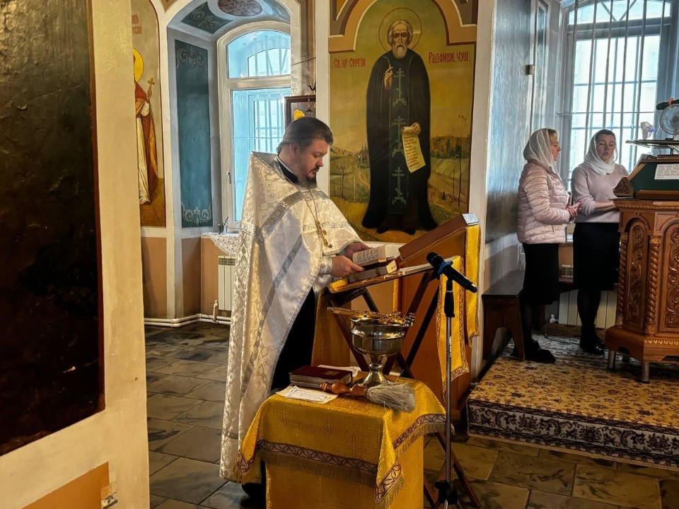 Семьи участников СВО Лобни познакомились с историей храма в «Православной гостиной»