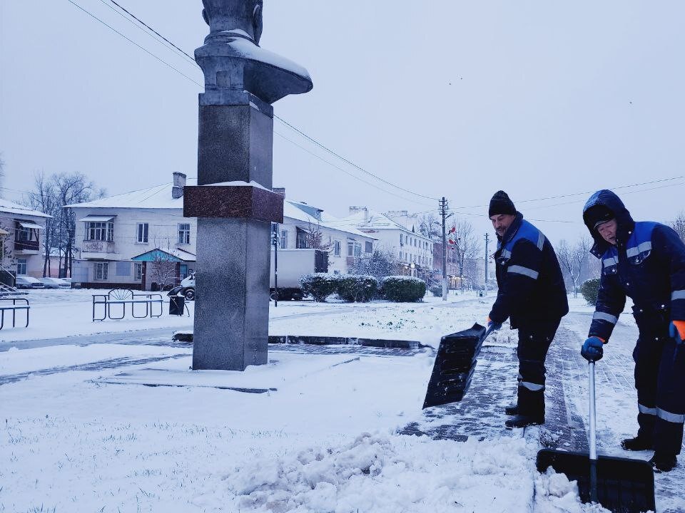 В Егорьевске устраняют последствия первого в этом сезоне снегопада