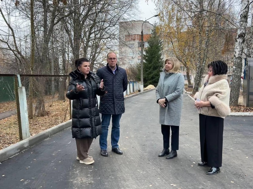 В Чехове отремонтировали пешеходные зоны у детского сада по жалобам жителей