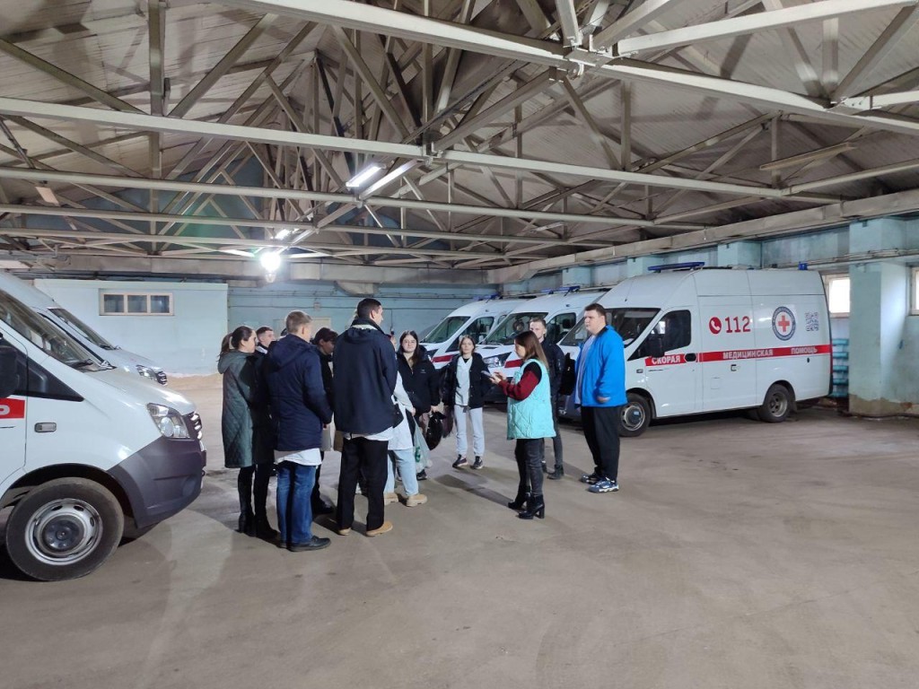 Экскурсию для студентов организовали на местной подстанции скорой помощи