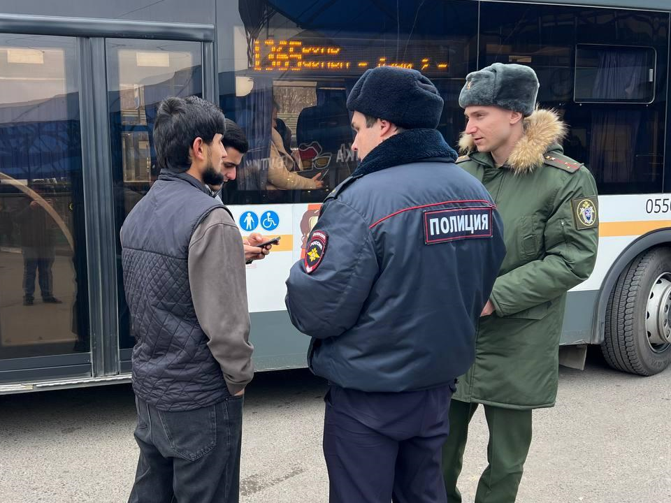 Двоим уклонистам от призыва на воинскую службу вручили повестки в Чехове