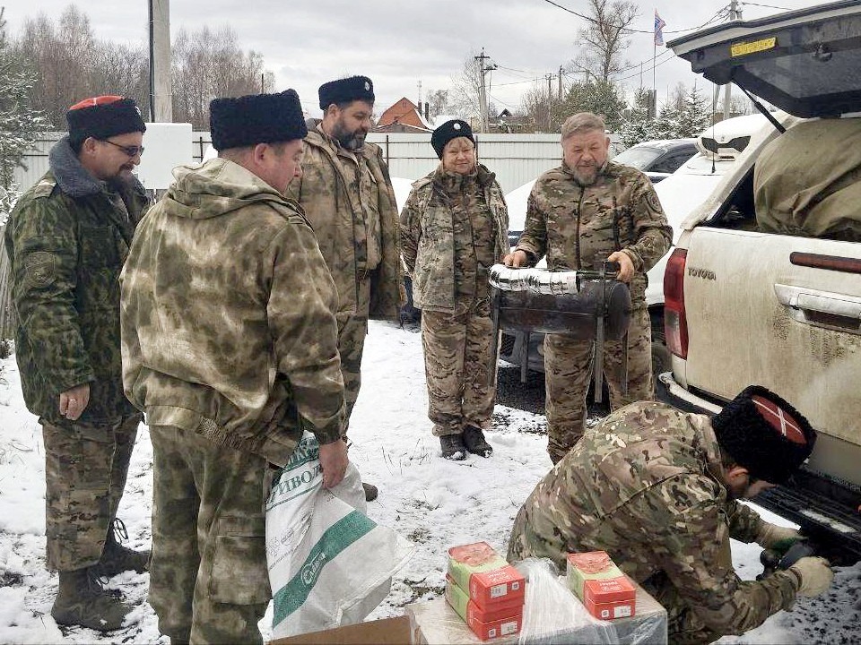 Настоятель храма Матроны Московской освятил тепловые завесы, переданные казаками бойцам СВО