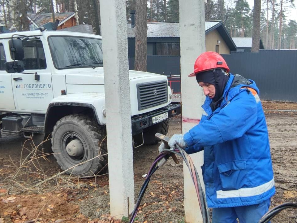 В Спасских Выселках подключили новые дома к электричеству