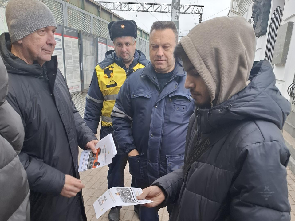 Подольчанам рассказали об опасности гаджетов при пользовании железной дорогой