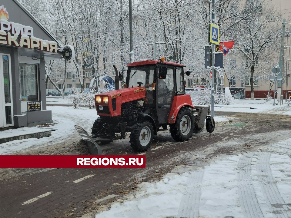 В Химках более 100 единиц спецтехники убирают город от снега