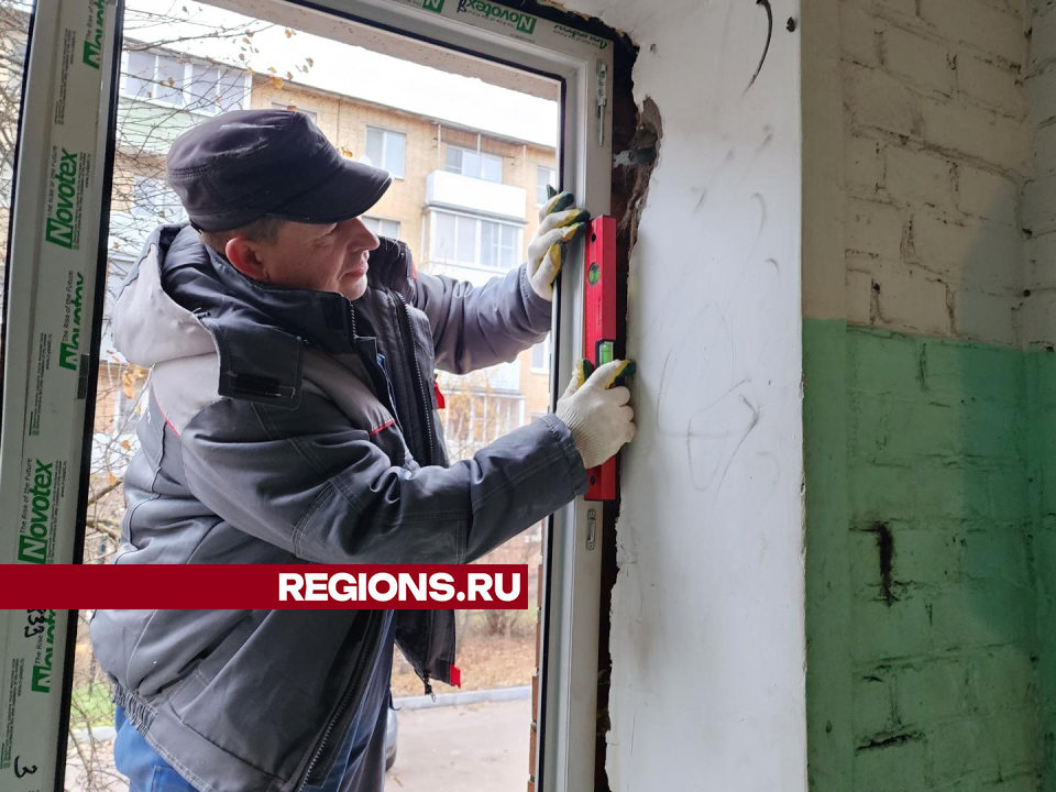 В многоэтажке на улице Юбилейной в Истре заменили окна в подъездах