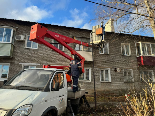 Поврежденные ветром крыши восстанавливают в Коломне