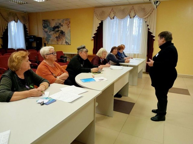 Пенсионеры в Луховицах бесплатно осваивают французский язык