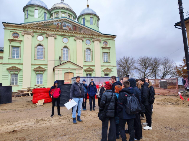 Экскурсию по главному объекту благоустройства в Клину провели для студентов