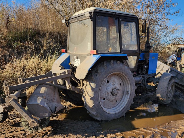 В Воскресенске убирают мусор и грязь с дорог