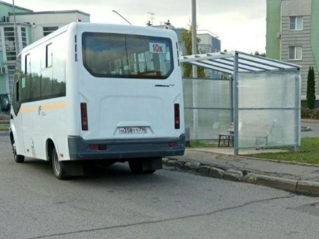 В деревне Черная установили новый автобусный павильон по просьбам жителей