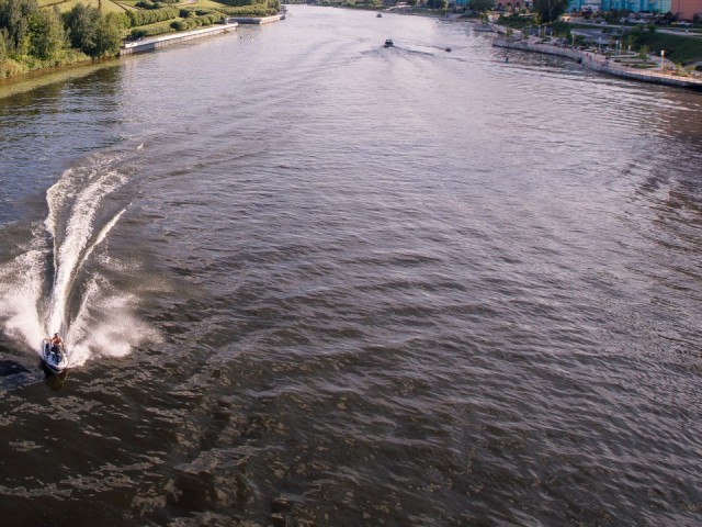 В Павшинской пойме неизвестный мужчина нырнул в воду