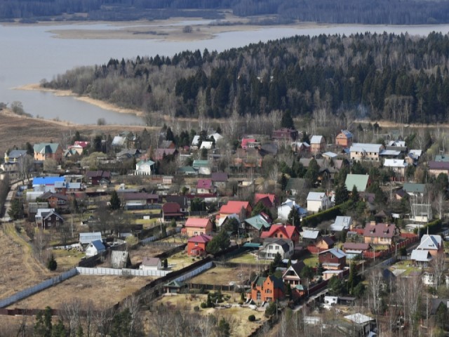 Стала известна стоимость самого дешевого дачного участка в Подмосковье