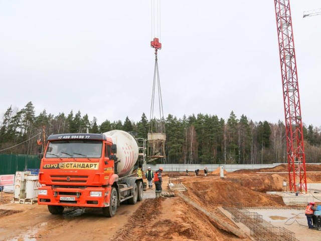 В ЖК «Пироговская Ривьера» в Мытищах в ноябре 2025 года завершится строительство новой школы