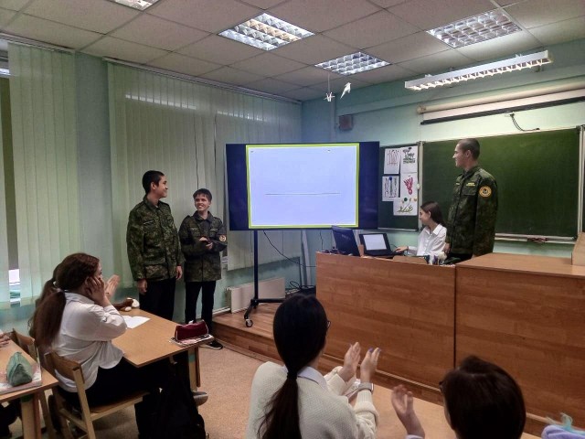 Юные лесничие из Яхромы объяснили школьникам, как сбор макулатуры поможет защитить лес