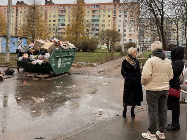 Мусор с переполненных контейнеров в микрорайоне Аверьянова вывезут по просьбе жителей