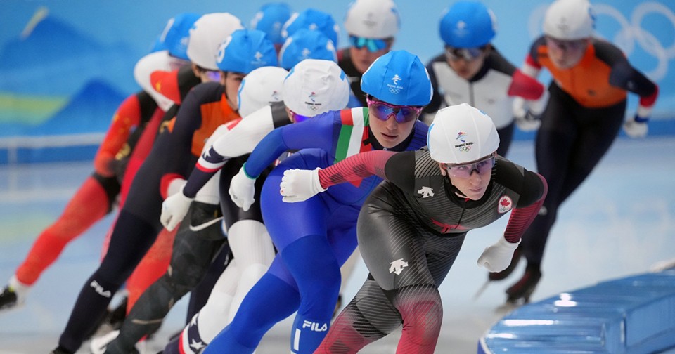 современные спортсмены на арене