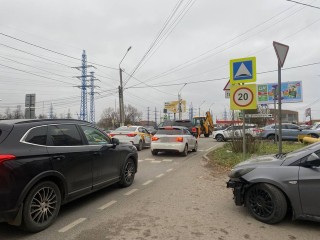 Трактор протаранил HAVAL в подмосковном Клину