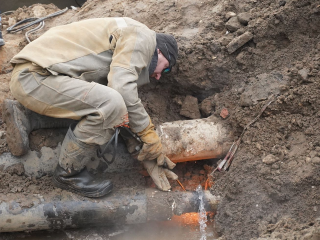 Подачу холодной воды в два жилых дома и детсад на улице Ленина возобновят днем 25 ноября