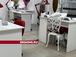 Предприниматель из Волоколамска делает бесплатный маникюр и прически одиноким пенсионерам