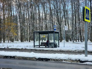 Остановочный павильон по «городскому стандарту» заменили на проспекте Науки