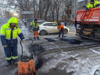 С начала года на дорогах округа закатали больше 12 тысяч ям