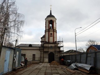 Пол и двери меняют в церкви Святителя Николая Чудотворца в Серпухове