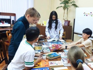 Школьники Лобни могут стать участниками книжного квеста