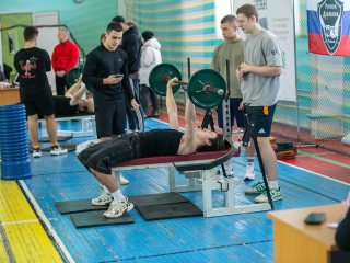 В спорткомплексе «Подолье» определили лучших мастеров русского жима