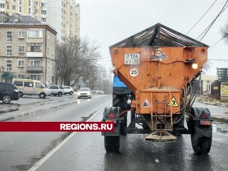 Последствия очередного снегопада убирают в Щелкове