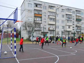 В Рузе открыли новую многофункциональную спортплощадку на улице Колесникова